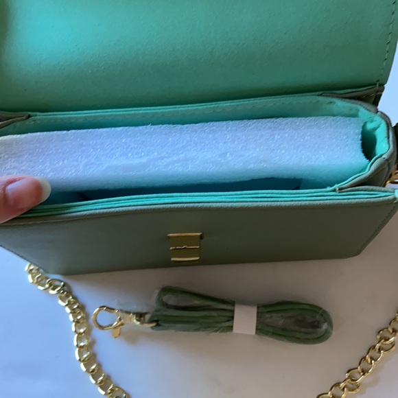 🛑 Green small bag that fits cellphone - Picture 11 of 16